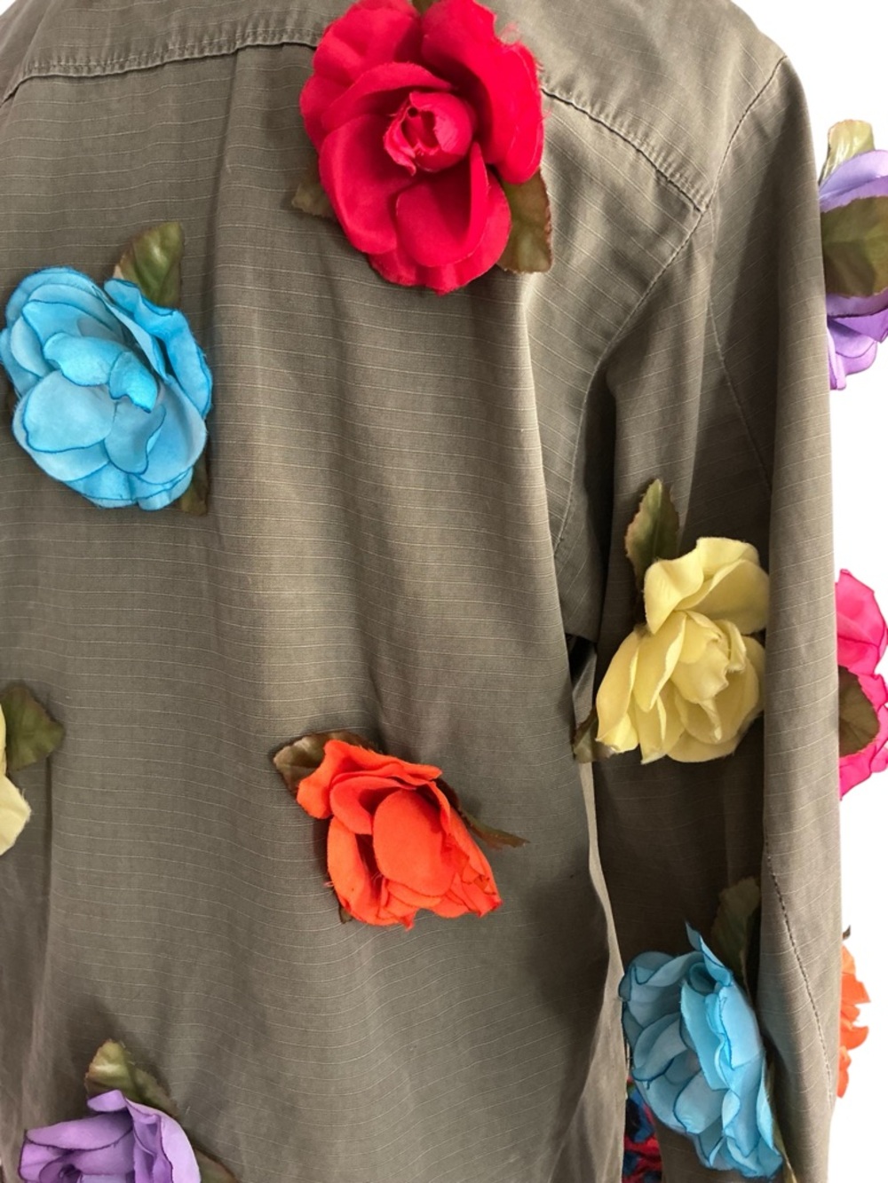 Olive Military Jacket with Multicolor Fabric Flowers. M - Picture 6 of 13